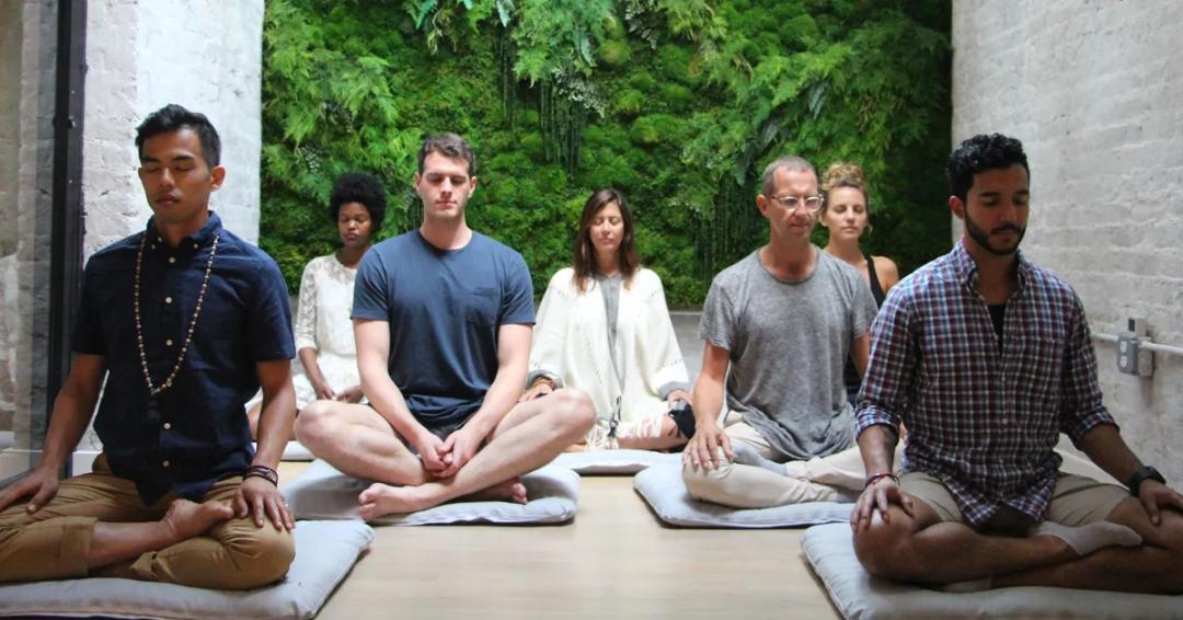 How Meditation Keeps You Young — And Why the Right Blanket Changes Everything